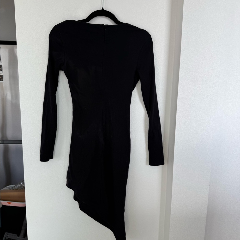 Elegant Black Dress - Picture 5 of 6
